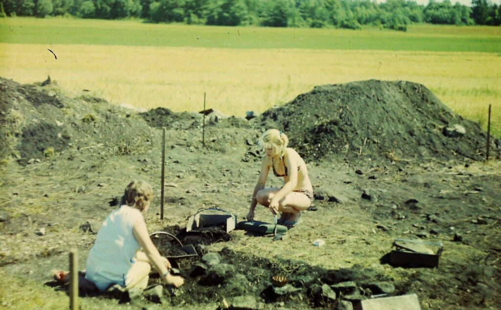 Päästekaevamised Ahli kalmel 1986.a. Foto Heikki Pauts, juuli 1986.